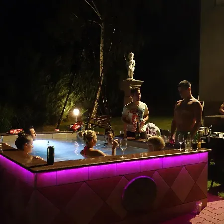 Pilis Hills View Deluxe House With Pool & Ac Near Bp Tatil Evi