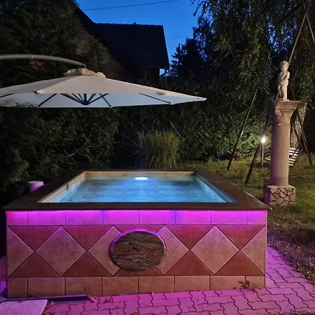 Pilis Hills View Deluxe House With Pool & Ac Near Bp Dom wakacyjny *