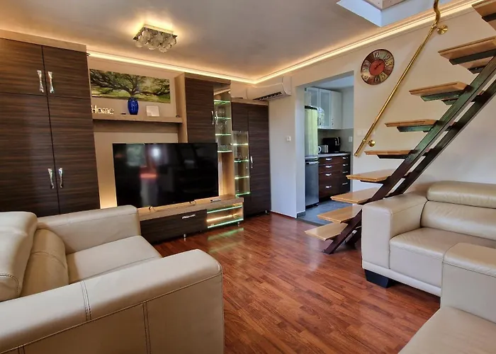 Pilis Hills View Deluxe House With Pool & Ac Near Bp Dom wakacyjny